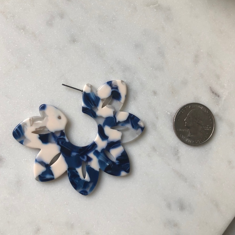 The Mila - Blue & Cream Floral Hoops - Picture 4 of 4